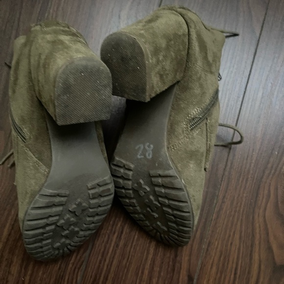 Madden Girl Olive Green Faux Suede Lace Up Heeled Booties Size 7 - Picture 8 of 8
